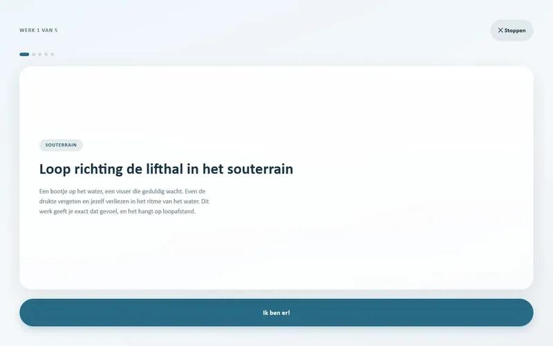 Het loopscherm: werk 1 van 5, de looprichting naar de lifthal en een grote knop Ik ben er!