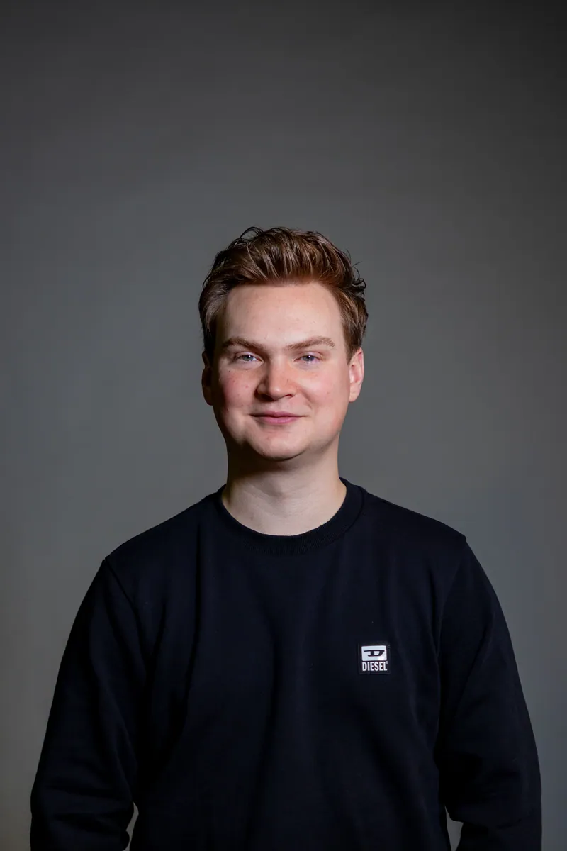 Portret van Jelger Sieler, ontwerper en maker achter JS Design